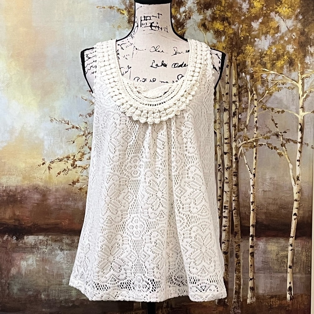 EUC ULTRA PINK Gorgeous Cream Lined Lace & Crocheted Tunic